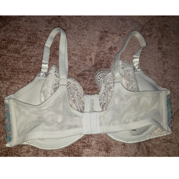 Victoria's Secret Dream Angels Gorgeous Bra - Picture 4 of 10